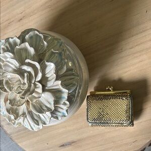 Vintage Whiting & Davis USA Gold Metal Mesh Small Tri-Fold Kiss Lock Wallet